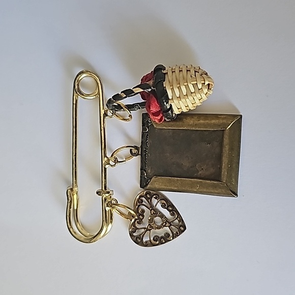 Safety Pin Dangling Charm Brooch Pin 2.75" Vintage Gold Tone Heart Flower Basket - Picture 4 of 5